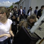 Opazovanje Marsovega mrka oziroma prehoda planeta Mars preko sončeve površine pri astronomskem krožku gimnazije Jožeta Plečnik 9.5.2016 Ljubljana Slovenija [Marsov mrk,astronomija,gimnazije,Jože Plečnik,Ljubljana,Slovenija]