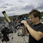 Opazovanje Marsovega mrka oziroma prehoda planeta Mars preko sončeve površine pri astronomskem krožku gimnazije Jožeta Plečnik 9.5.2016 Ljubljana Slovenija [Marsov mrk,astronomija,gimnazije,Jože Plečnik,Ljubljana,Slovenija]