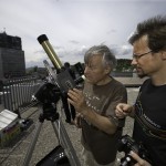 Opazovanje Marsovega mrka oziroma prehoda planeta Mars preko sončeve površine pri astronomskem krožku gimnazije Jožeta Plečnik 9.5.2016 Ljubljana Slovenija [Marsov mrk,astronomija,gimnazije,Jože Plečnik,Ljubljana,Slovenija]