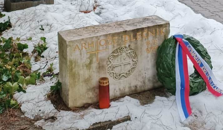 Polaganje venca na Plečnikov grob